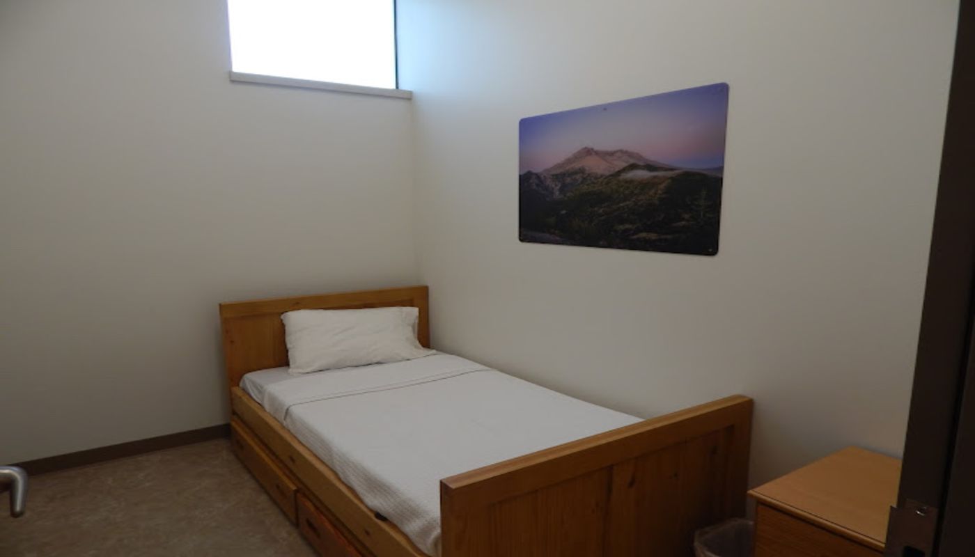 Lifeline Connections Crisis Wellness Center